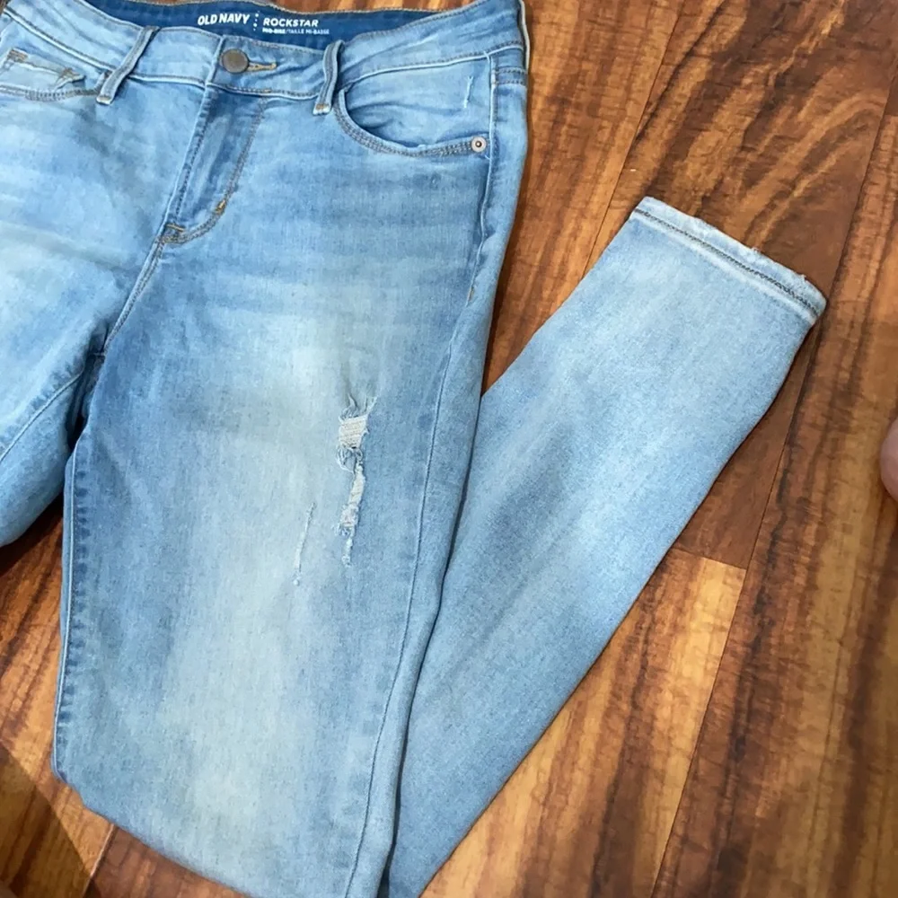 SIZE 6 RIPPED MID RISE JEANS - Picture 2 of 4